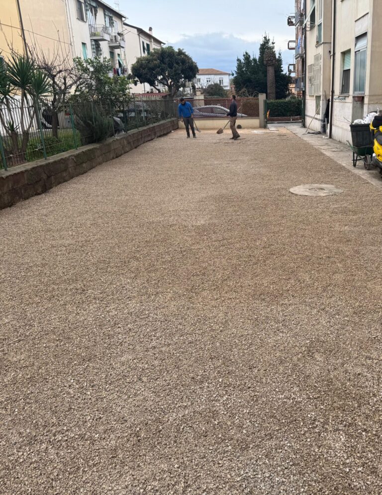 Pavimentazione in un cortile a Cecina
